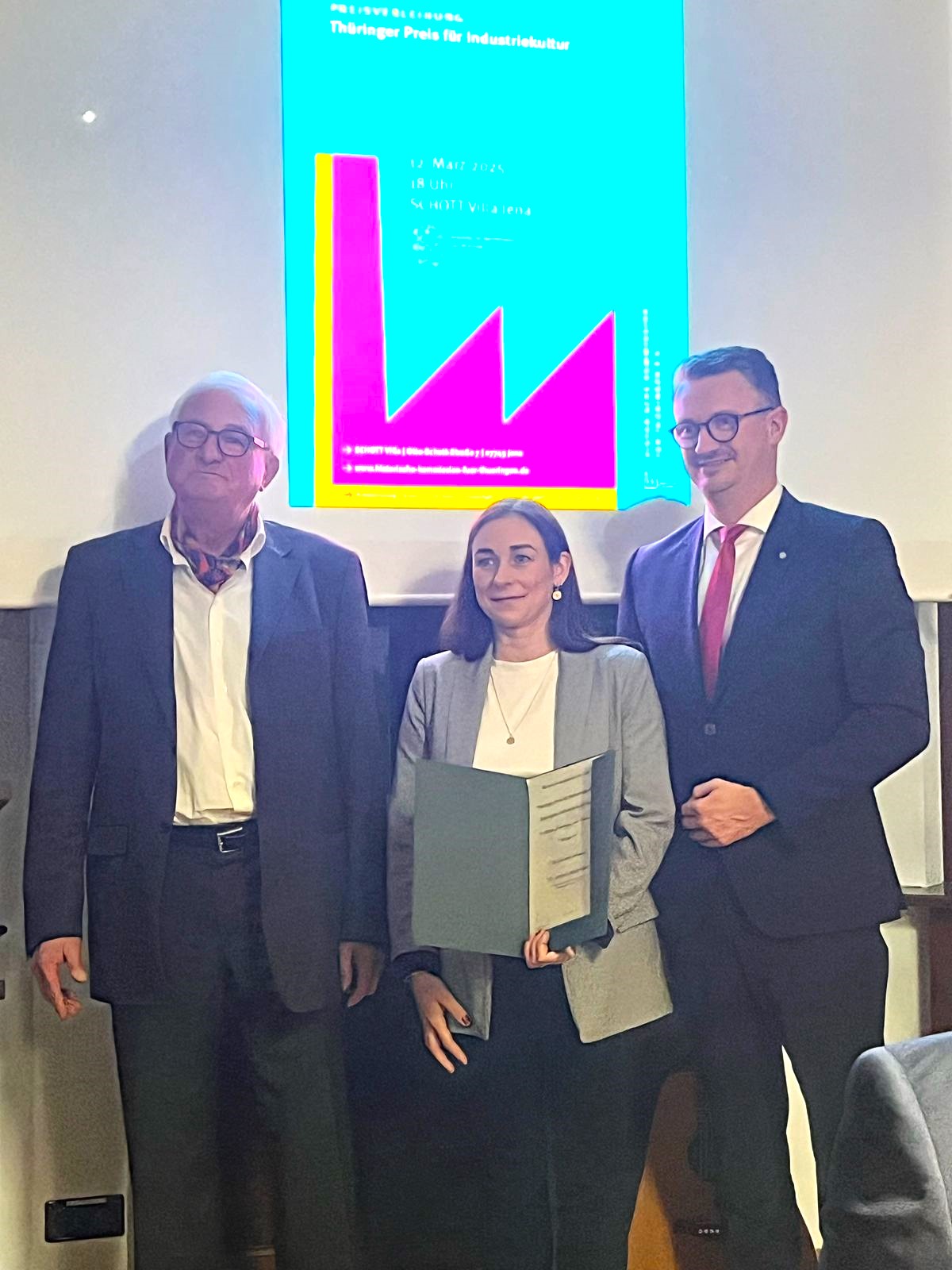 Prof. Dr. Rolf Walter mit Dr. Jessica Lindner-Elsner und dem Minister für Bildung, Wissenschaft und Kultur Christian Tischner
