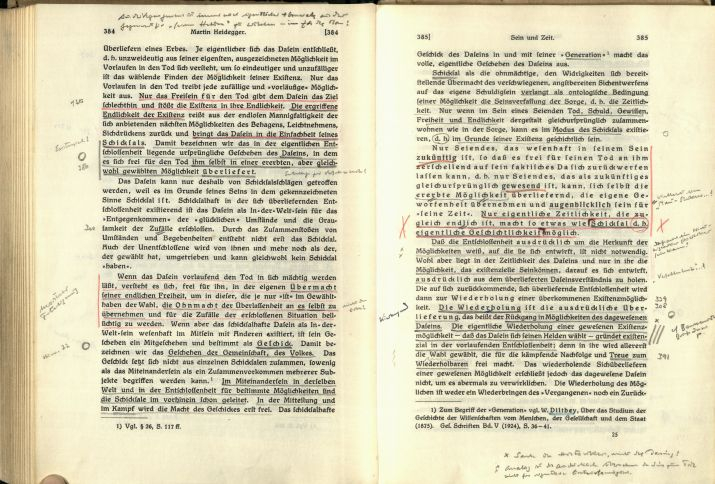 Buchseiten aus Martin Heideggers "Sein und Zeit"