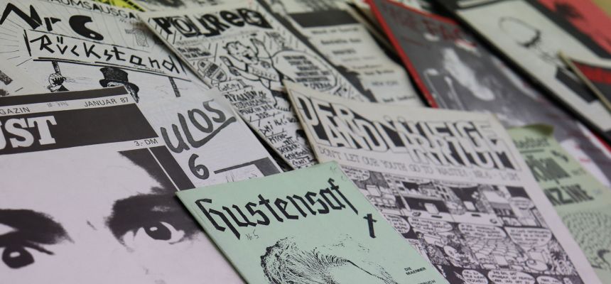 Das Foto zeigt die Cover mehrerer Fanzines