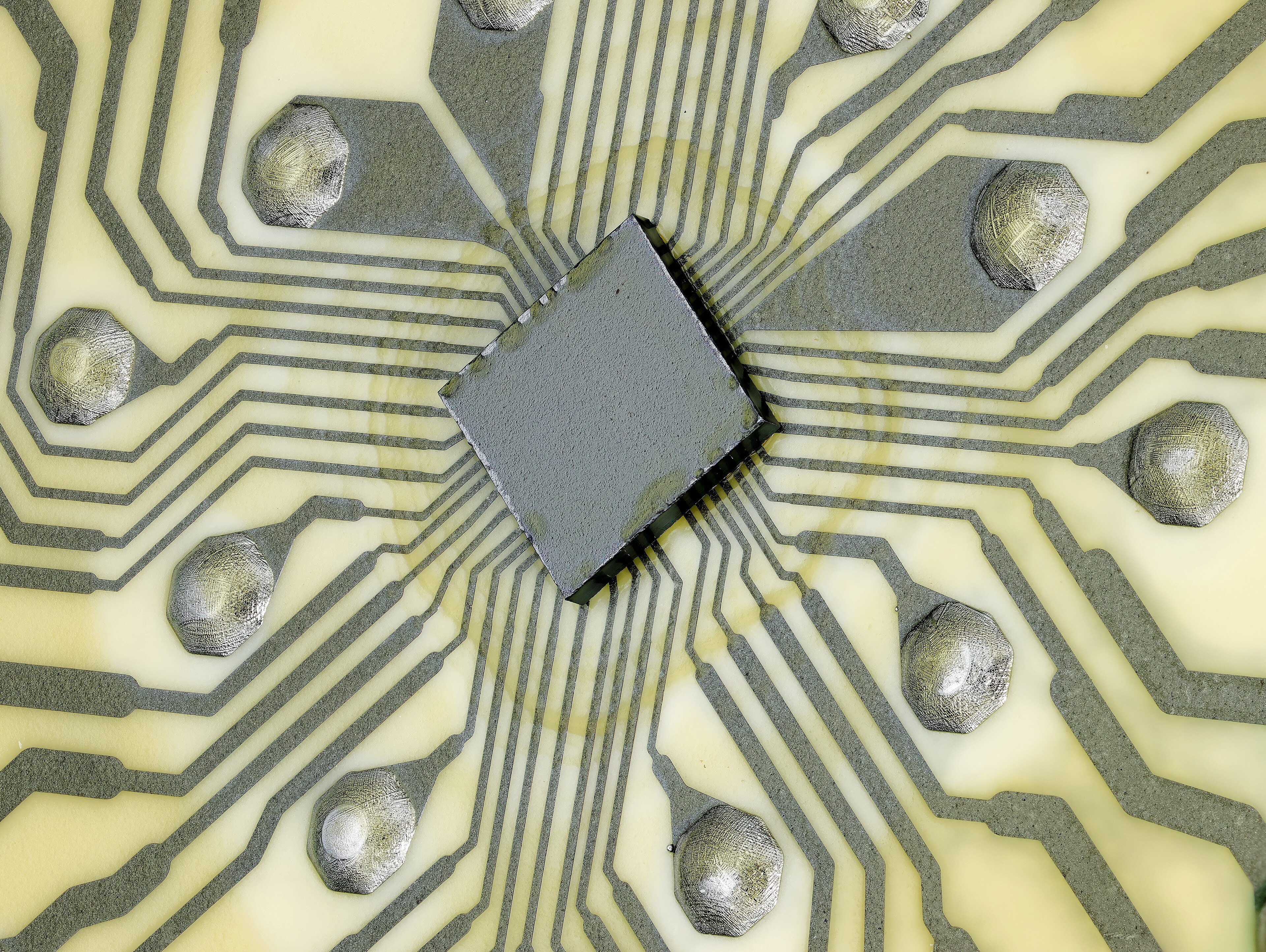 Das Fotomzeigt einen historischen Mikrochip aus dem Jahre 1968