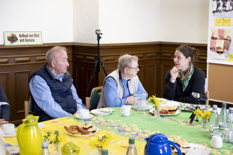 Erzählcafé im Schloss Rothenklempenow mit Siegfried Göbel, Karin Fischer und Josefa Baum (v. l. n. r.), Foto: Caroline Böttcher