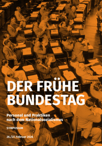 Das Flyercover des Symposiums zum frühen Bundestag zeigt Mitglieder des 2. Deutschen Bundestages im Plenarsaal, vermutlich 1955