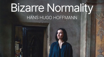 Poster Bizarre Normalität zur Fotoausstellung über das Leben in Lviv, Ukraine