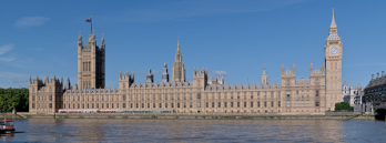 Das Bild zeigt den Palace of Westminster