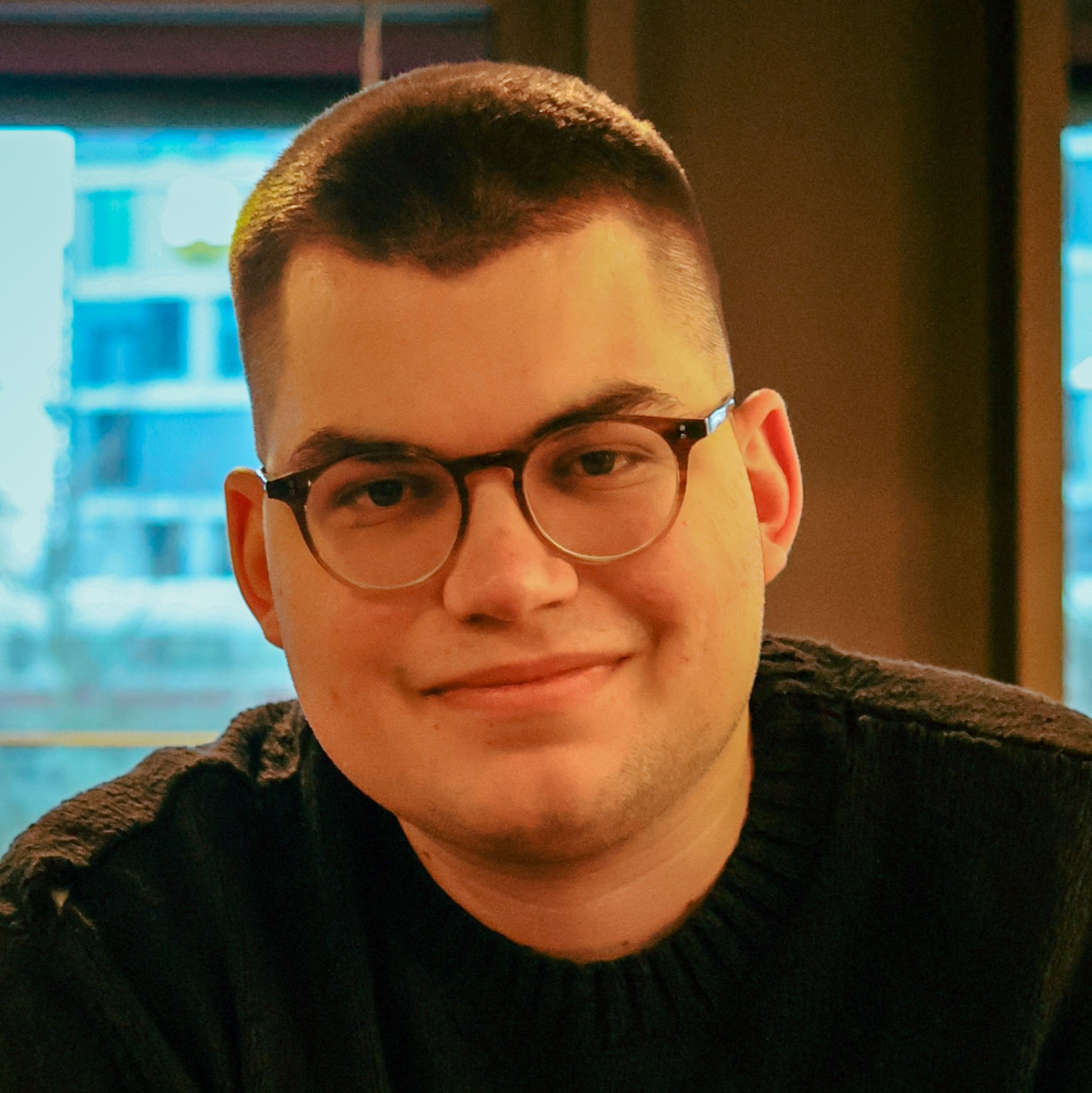 Porträtbild Jonas Flöck