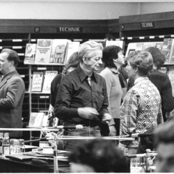Bundesarchiv_Bild_Leipzig_Jury_schönste_DDR-Bücher