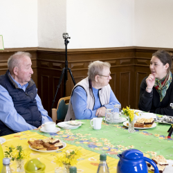 Erzählcafé im Schloss Rothenklempenow mit Siegfried Göbel, Karin Fischer und Josefa Baum (v. l. n. r.), Foto: Caroline Böttcher
