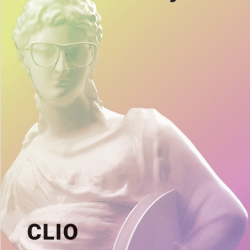 Flyer Cover Clio Preisverleihung 2026. Zu sehen ist auf dem Cover die Skulptur der CLIO